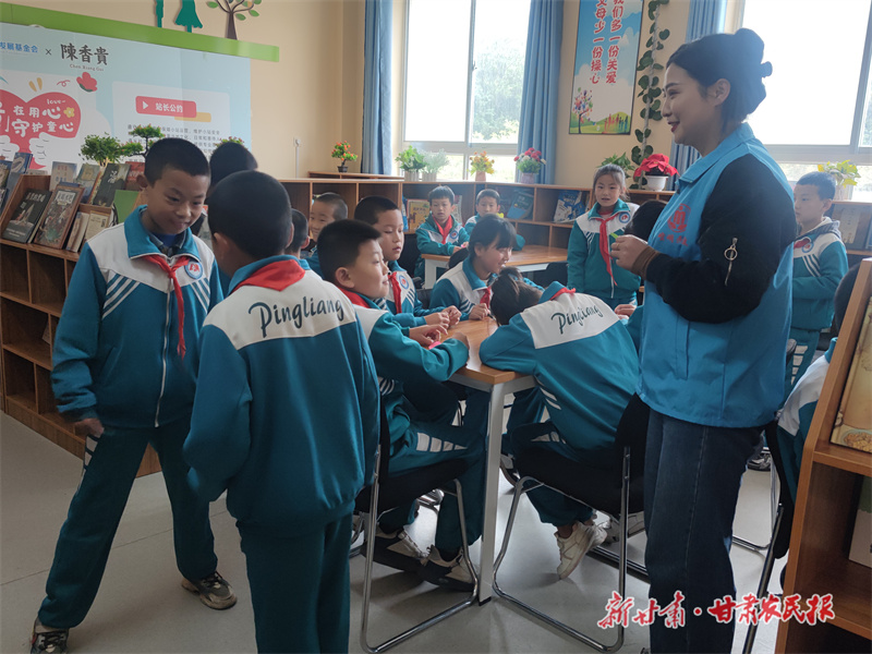 留守儿童点开展兴趣活动 朱婷婷 摄