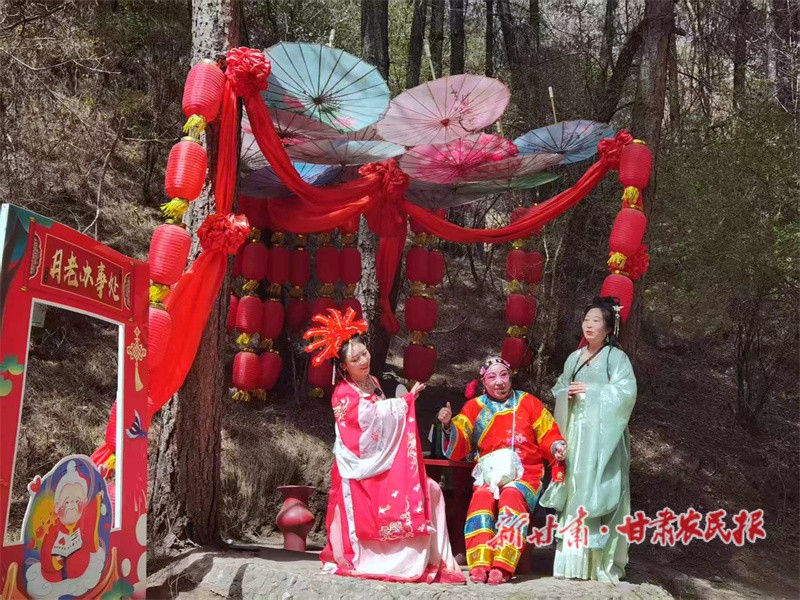节目表演.jpg
