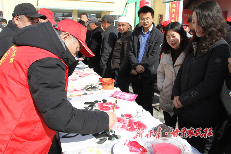 华亭市文化志愿服务队在神峪乡开展送文化下乡活动11张小兵 摄.jpg