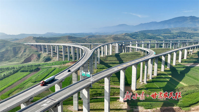 华亭市四通八达的高速公路路网 华亭市委宣传部供图.jpg