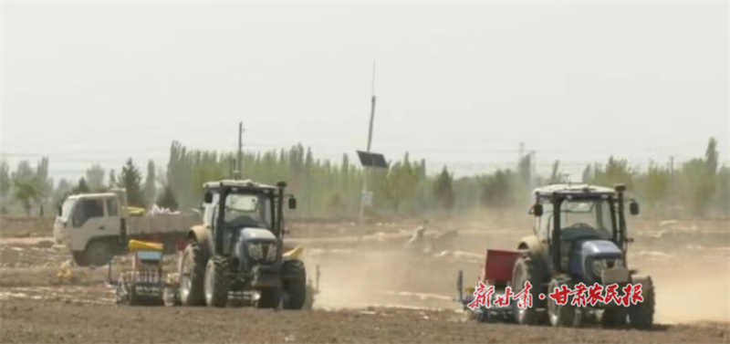 肃州：无人驾驶助力制种玉米播种 为智慧农业注入“加速剂”