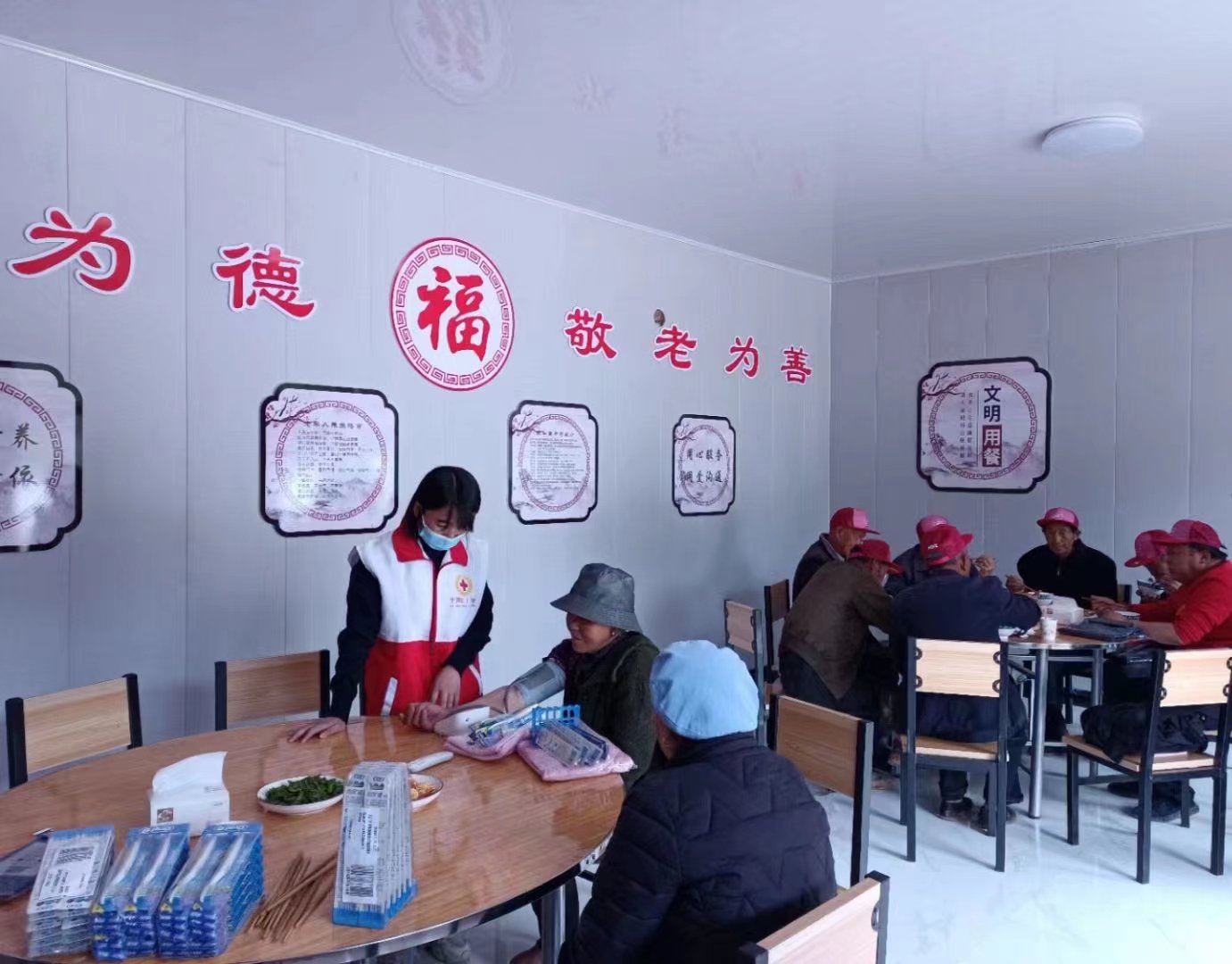 聚焦 “一老一少”完善关爱服务体系解民忧