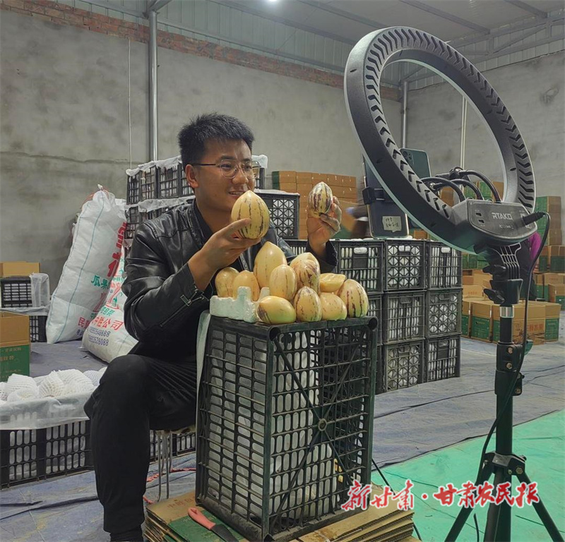 赵杰：带着民勤特产“跑”全国