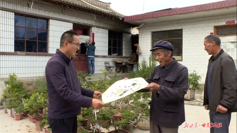 秦州区：书画送到村 庭院添墨香