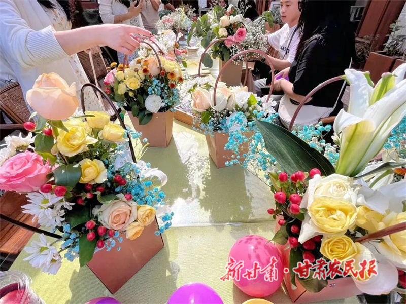 天水爱尔眼科医院举办屈光会员插花活动