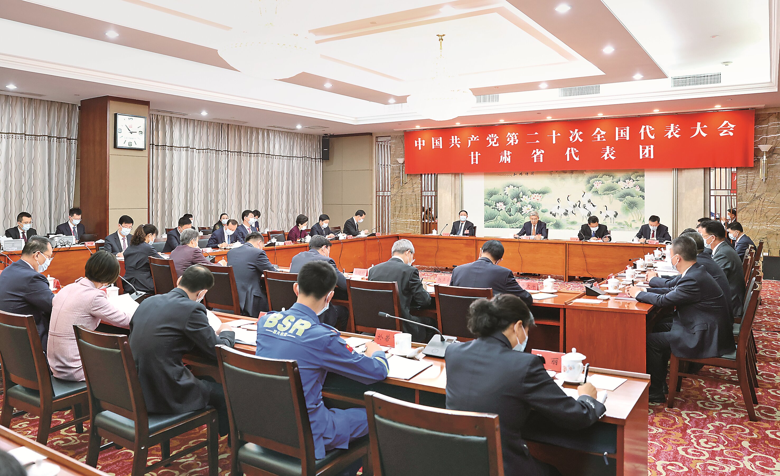 甘肃省代表团认真学习讨论党的二十大报告