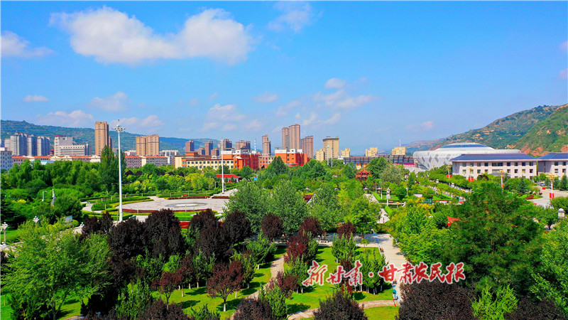 崇信：“口袋公园”扮靓城市空间