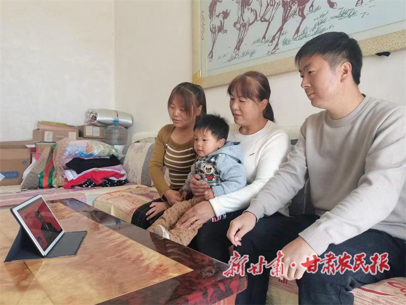 收看党的二十大开幕盛况