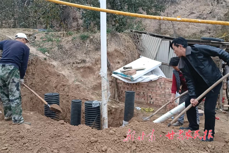 静宁：“厕所革命”惠民生