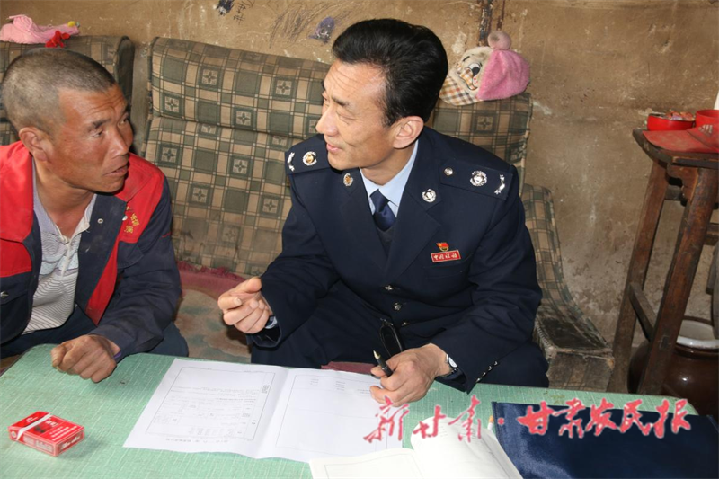 静宁：驻村干部献力量 村民产业发展盼头足