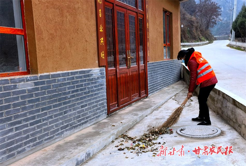 麦积区：清洁环境“八大员” 扮靓家园人人乐