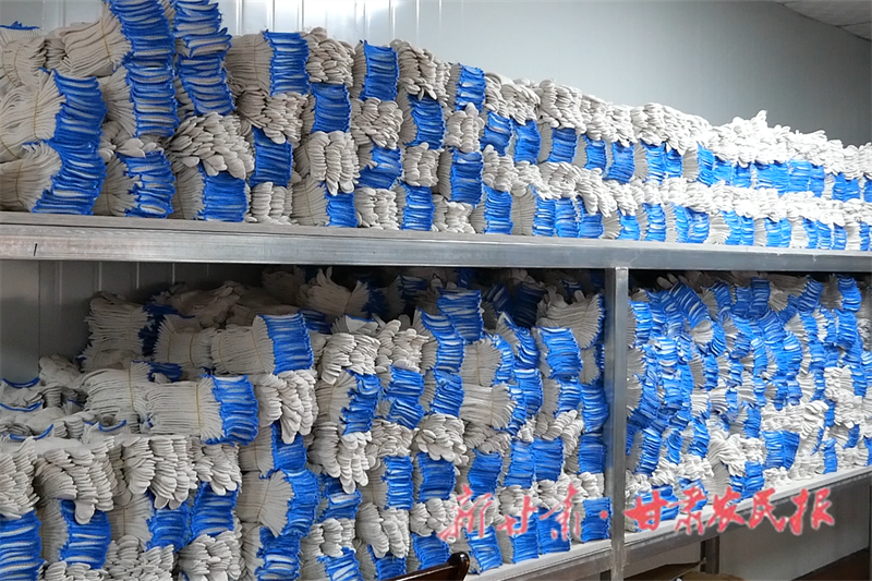 崇信：“扶贫车间”又闻“机杼声”