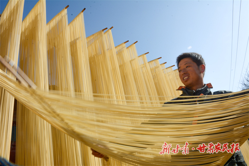 成县 传统手艺挂出“黄金丝”