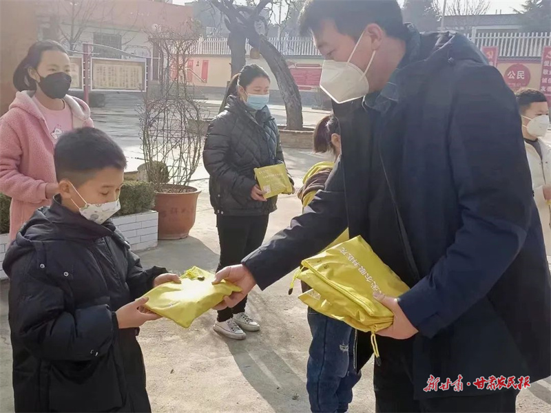 天水爱尔眼科医院举行眼镜捐赠活动