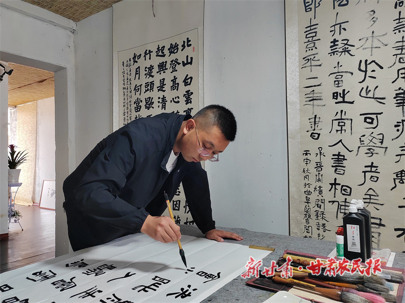 杨磊：用书画谱写青春最美的样子