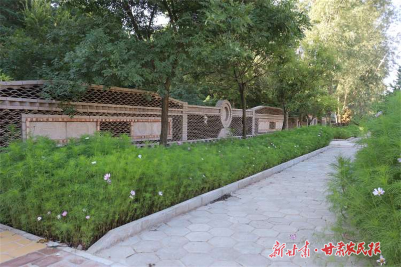 “土”气十足靓新颜 美丽乡村入画来