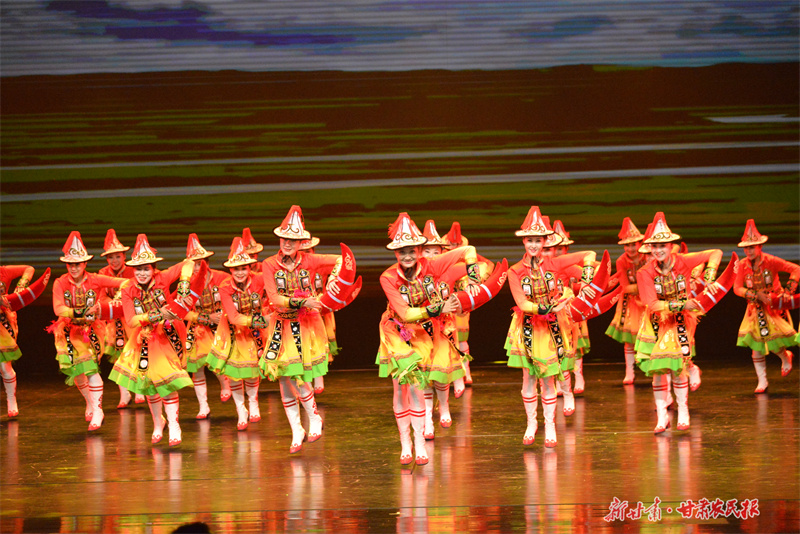 凝聚群众力量  展现陇原风采
“甘风陇韵·群星荟萃”——甘肃省第六届群星艺术大赛优秀作品展演亮相凉州大剧院