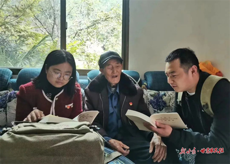 康县阳坝镇：“三个五”优班子 强队伍 激活力