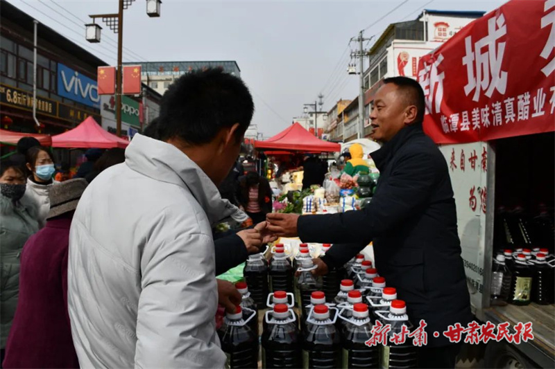 马振龙：小醋坛酿出幸福味
