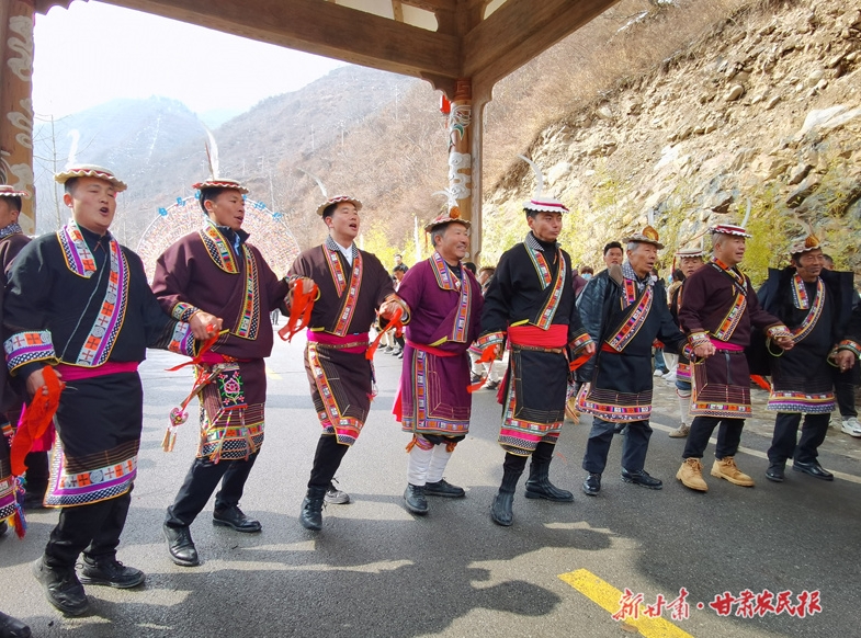 白马河畔欢歌起

