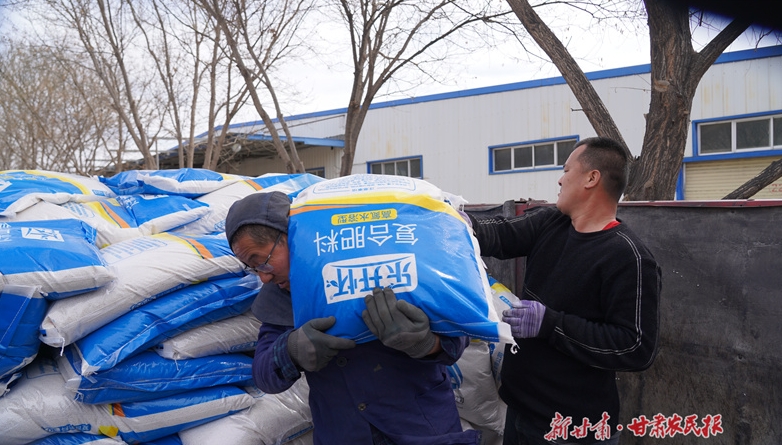 静宁：“农资到家”助春耕