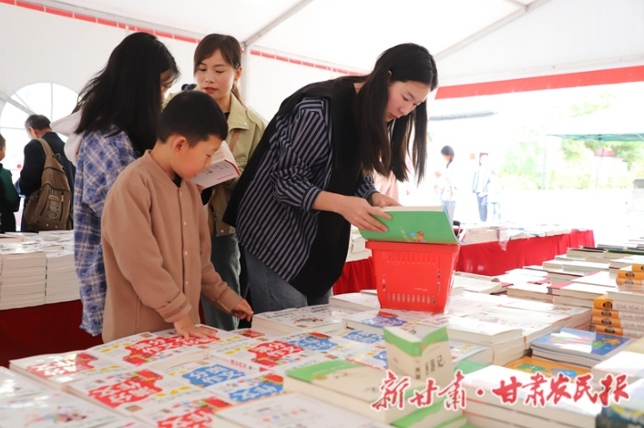 康县：“优惠购”引领全民阅读新风尚