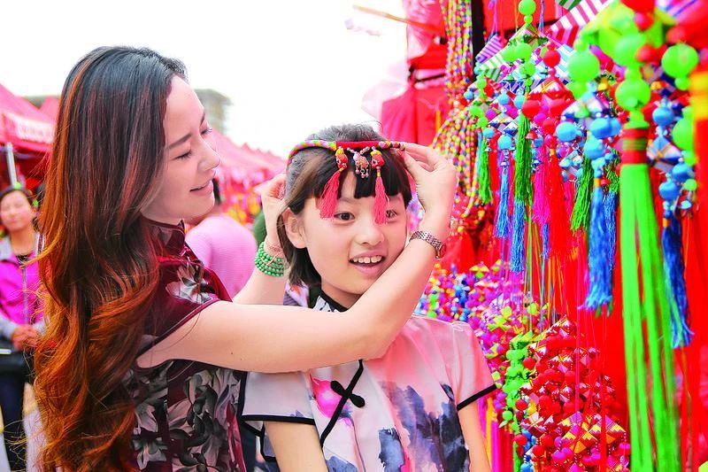 感触悠久历史，体验多彩民俗。
第十九届庆阳香包民俗文化节等你来~