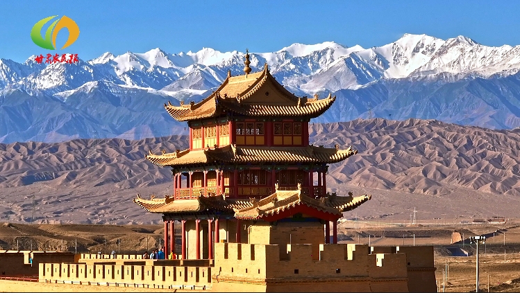 【请欣赏】航拍嘉峪关城楼雪山