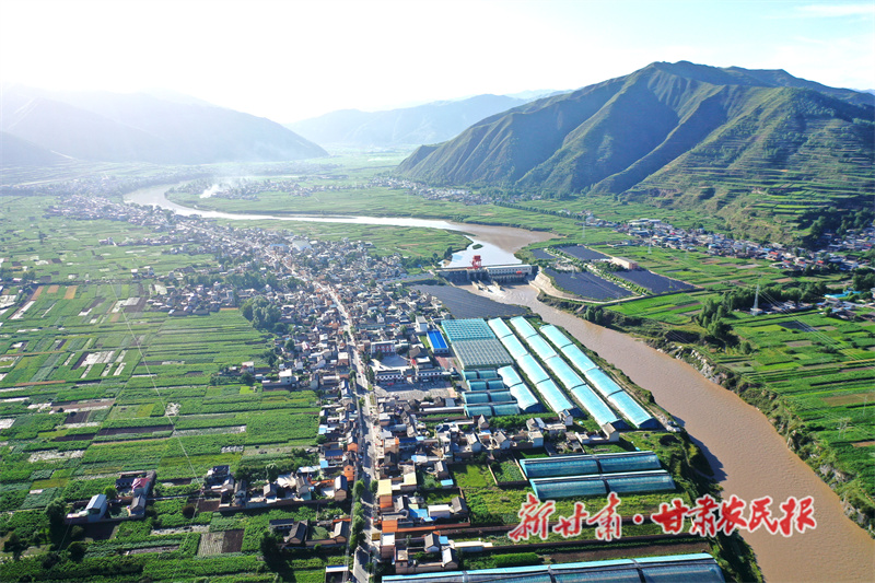 岷县城西洮河两岸十里镇