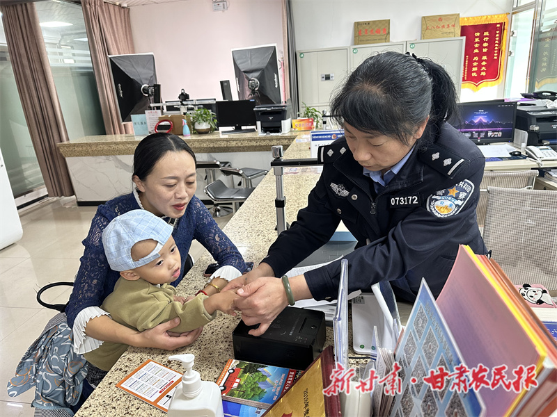 民乐公安：贴心服务萌娃 见“证”美好童年