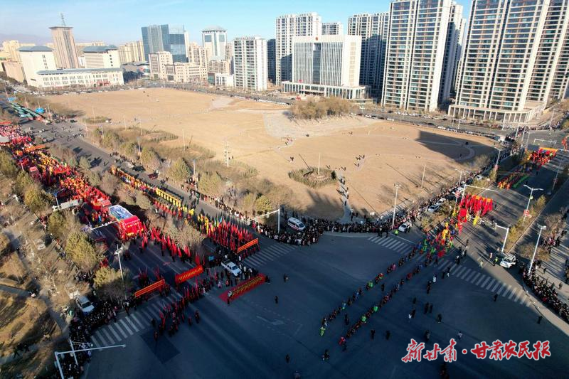 人山人海迎社火 欢歌笑语满凉州——凉州区举行“非遗贺新春·社火耀凉州”城乡社火展演活动
