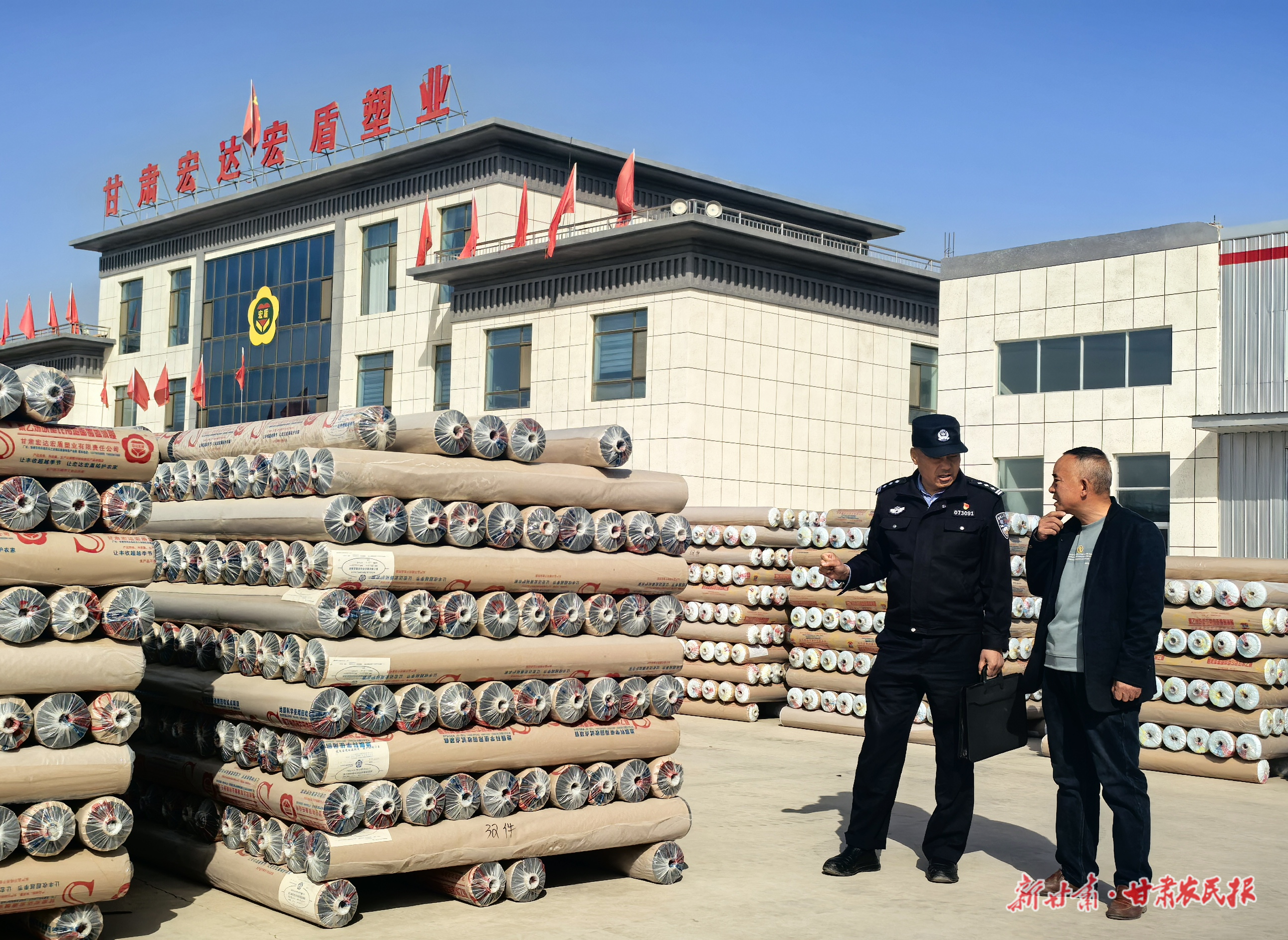 戈壁警事：在钢铁森林里种出春天