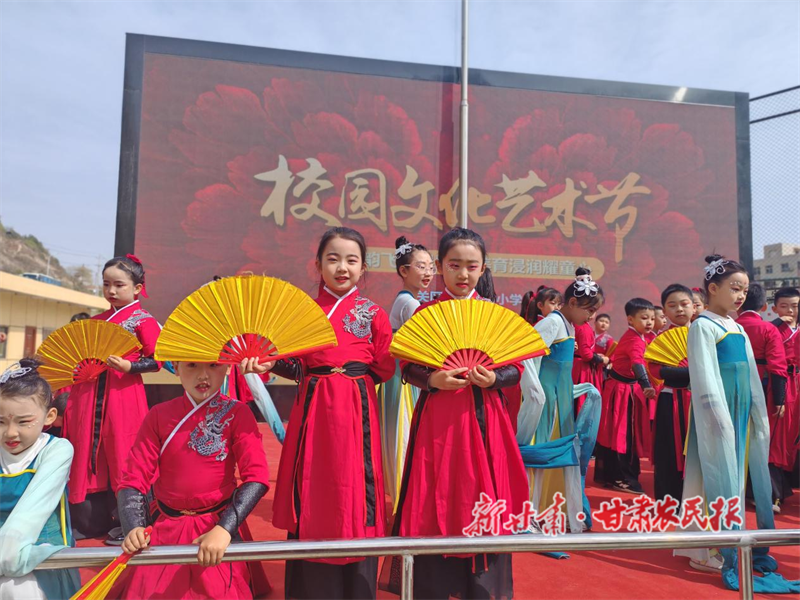 双减”赋能，美育领航——兰州市城关区西北新村小学2025年艺术节绽放多彩育人新篇章