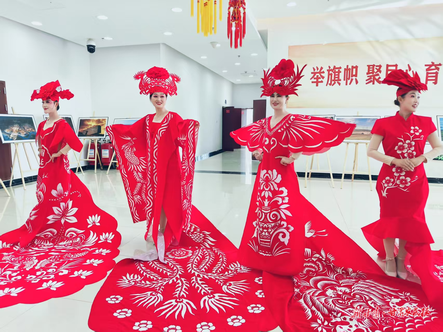 千年剪纸跃华服——庆阳非遗的“剪云裳”惊艳出圈