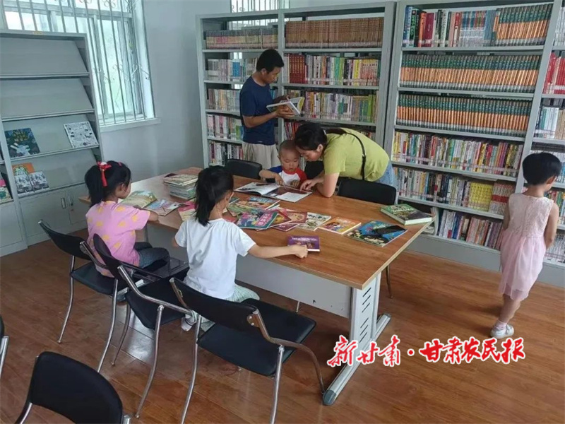 通渭县：农家书屋盈满文明新风