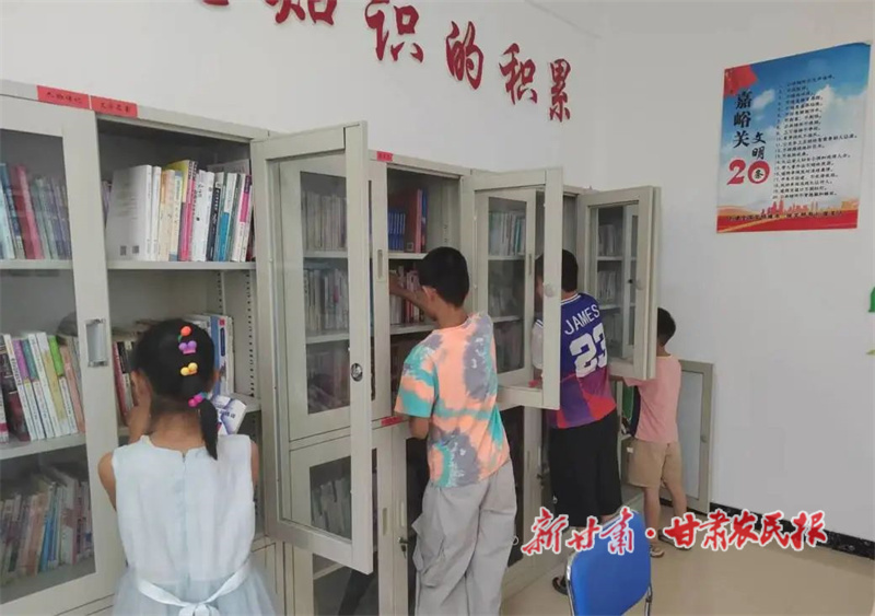 农家书屋飘书香，多元服务惠民生