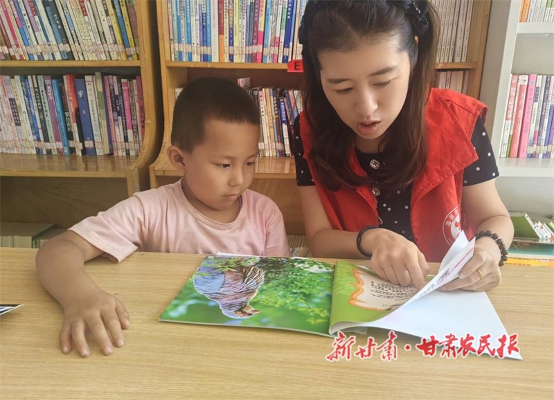 漳县：农家书屋变身“暑期乐园”