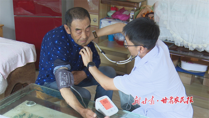 药箱载梦 脚步生根——华亭市马峡镇村医苗峰：做村民的健康“守门人”