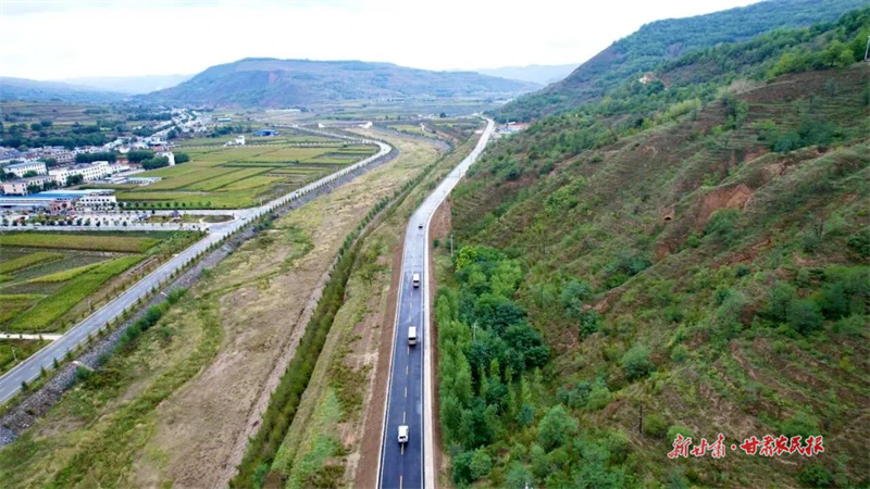 静宁：农村路网织就致富图景