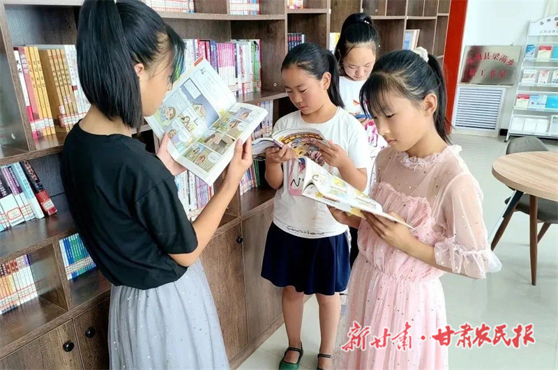 瓜州农家书屋用爱填满暑期