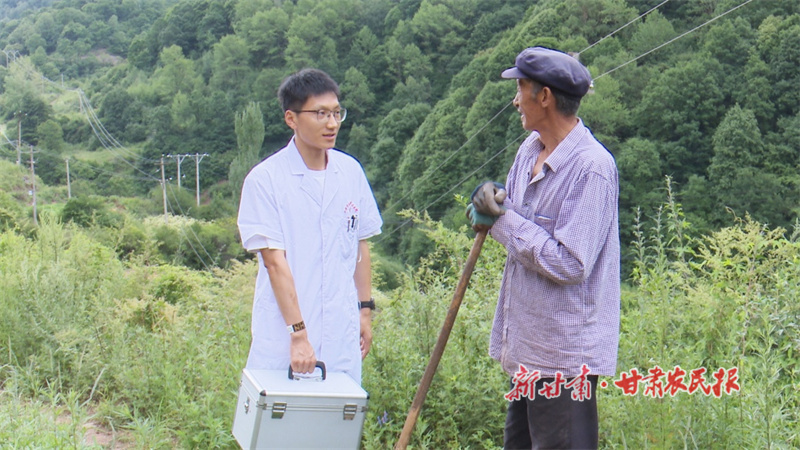 做村民的健康“守门人”——记华亭市马峡镇村医苗峰

