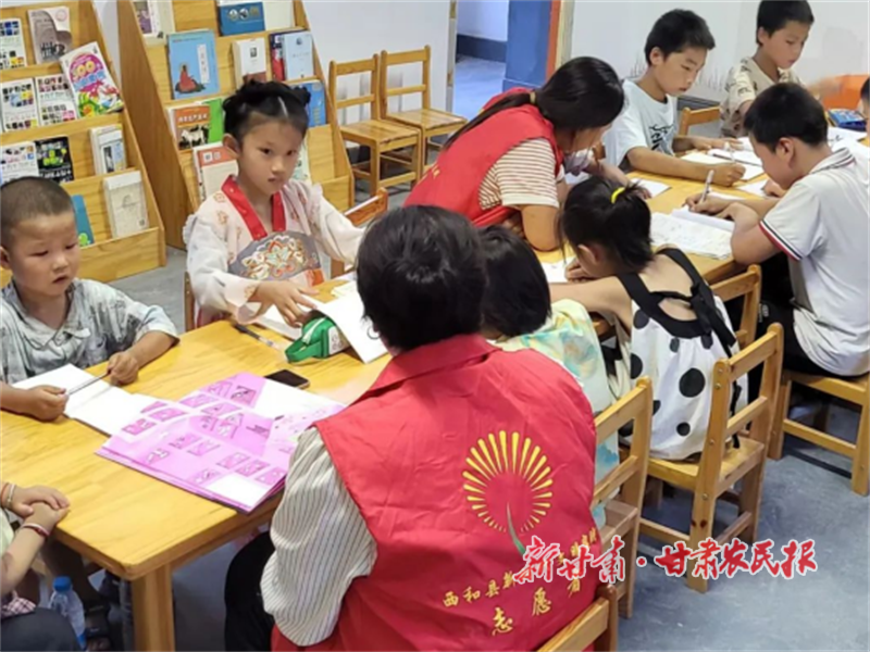 西和县：文明实践阵地联动农家书屋，“花式”护航多彩暑假