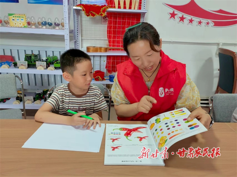 敦煌市：农家书屋焕活力，暑期书香伴童趣