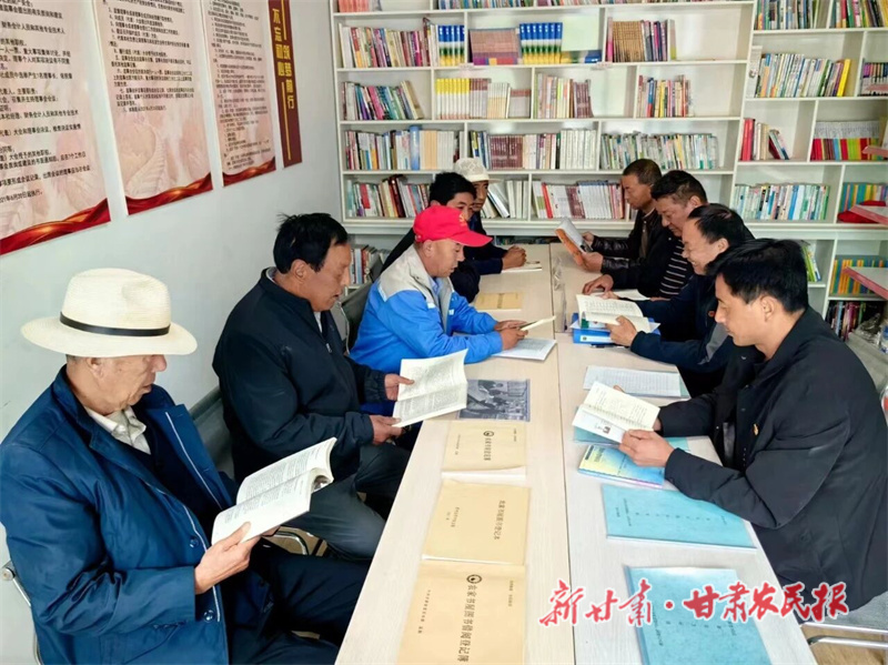 夏河县：亲子共读润童心，农家书屋暑期“不打烊”