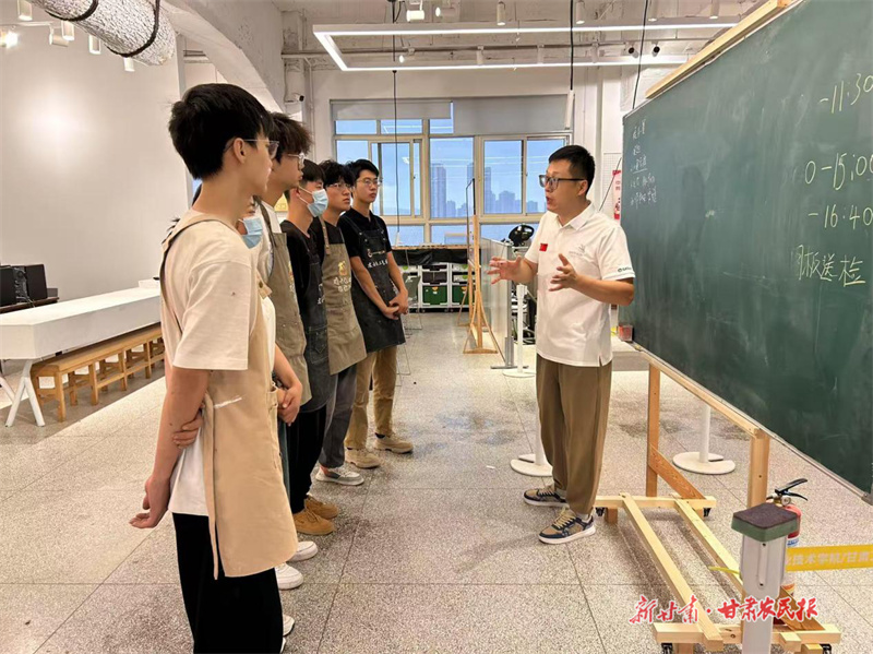 追求0.2毫米的极致——兰州职业技术学院积极备战全国技能大赛木工类赛项