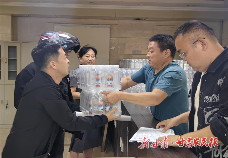 兰州市福彩中心为全市站点发放暖心物资