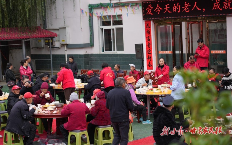 康县：爱心暖流涌乡间 特困群众越冬安