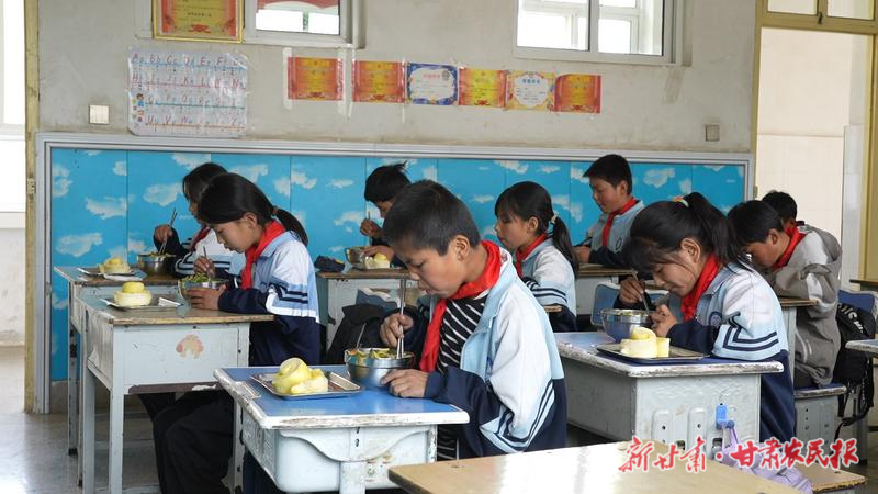 广河：2997名山区学生吃上免费热午餐