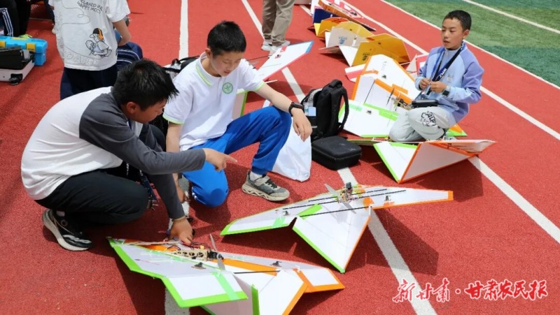 临夏市连续四年承办青少年航空航天模型教育竞赛